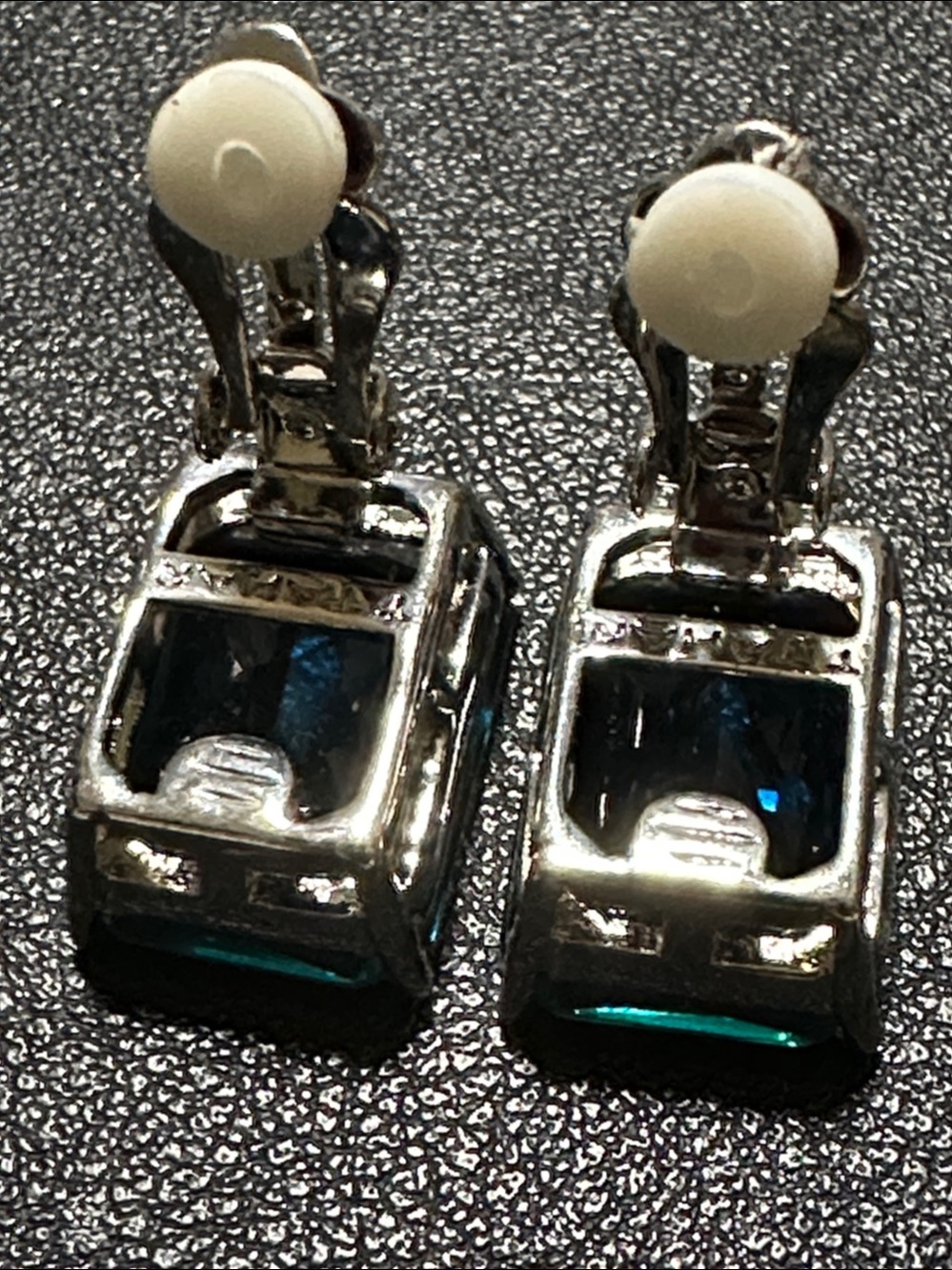 TAHARI Silver Tone Statement Blue Stone Clip On Earrings - Picture 3 of 16
